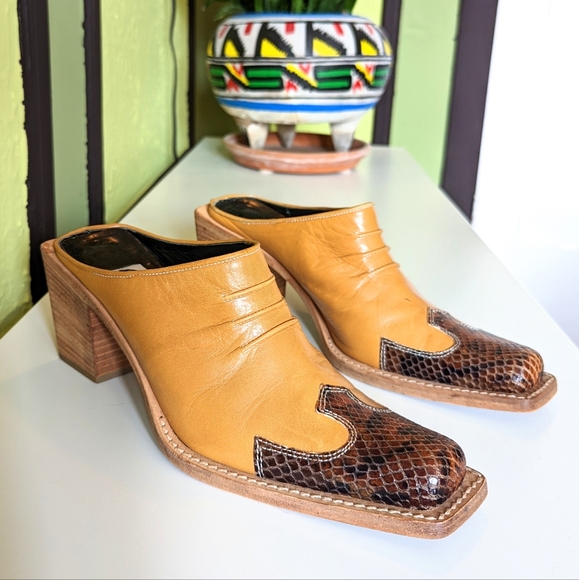 Two Tone Genuine Leather Heeled Western Mules - Picture 3 of 6